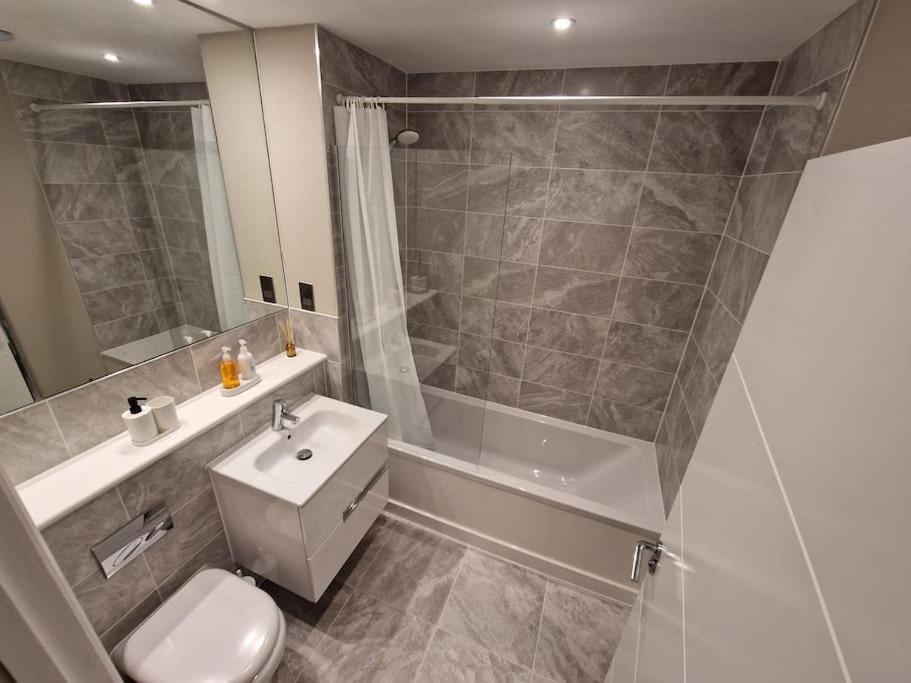 Stunning Newbuilt 3 Bed House Sleeps 9 Villa Edmonton Exterior photo