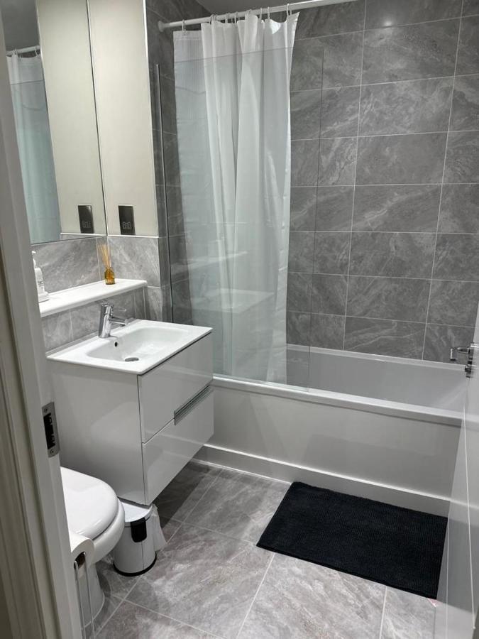 Stunning Newbuilt 3 Bed House Sleeps 9 Villa Edmonton Exterior photo