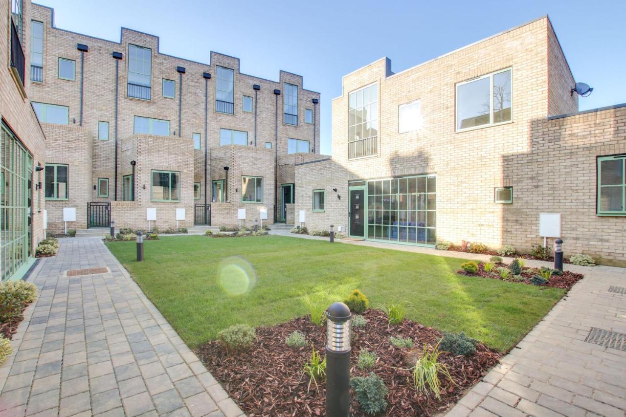 Stunning Newbuilt 3 Bed House Sleeps 9 Villa Edmonton Exterior photo